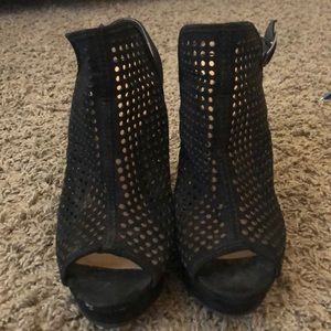 Chinese laundry Cute/comfy black heels!!